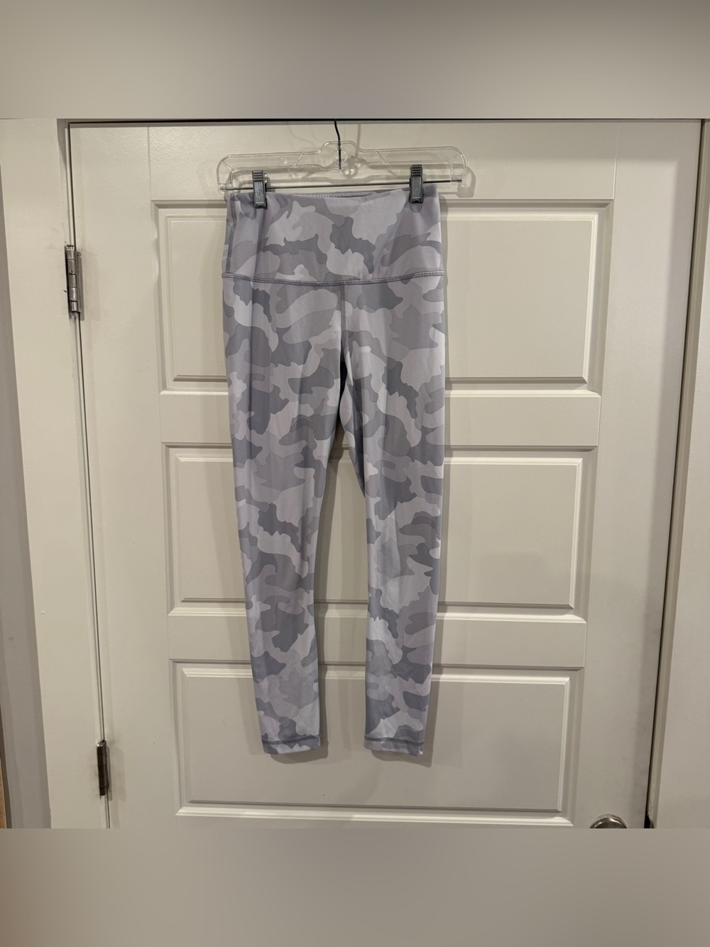 Yogalicious Lux Women’s Leggings Gray Camo Capri Pull On Yoga Size Small